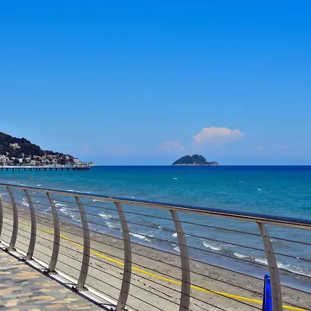 Palace 34 Few Meters From The Sea ألاسيو