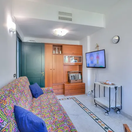 Palace 34 Few Meters From The Sea شقة *